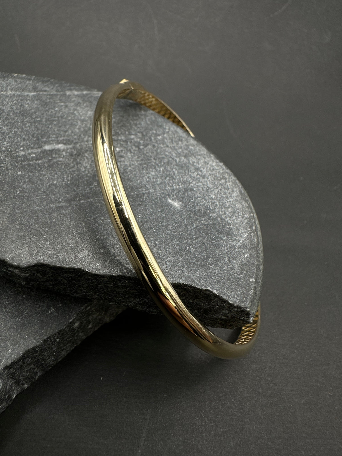 14K Gouden Moderne Gladde Slavenarmband met Structuur – 59,6 mm – 4,1 mm