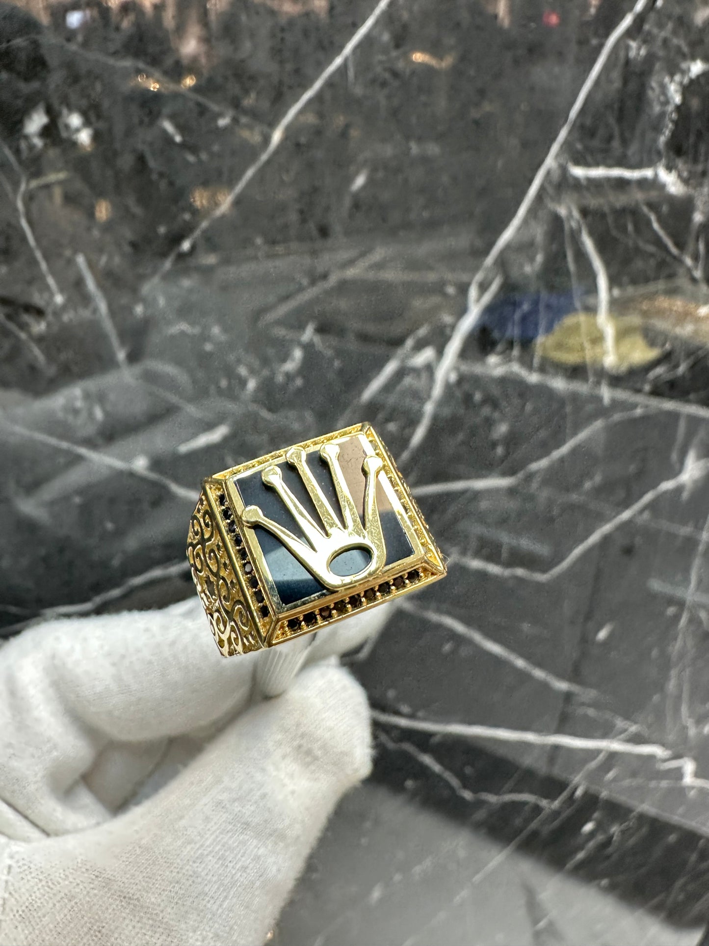 18K Gouden Massieve Kroon Ring met Gelaagde Onyx Steen – Handgemaakt – Maat 20
