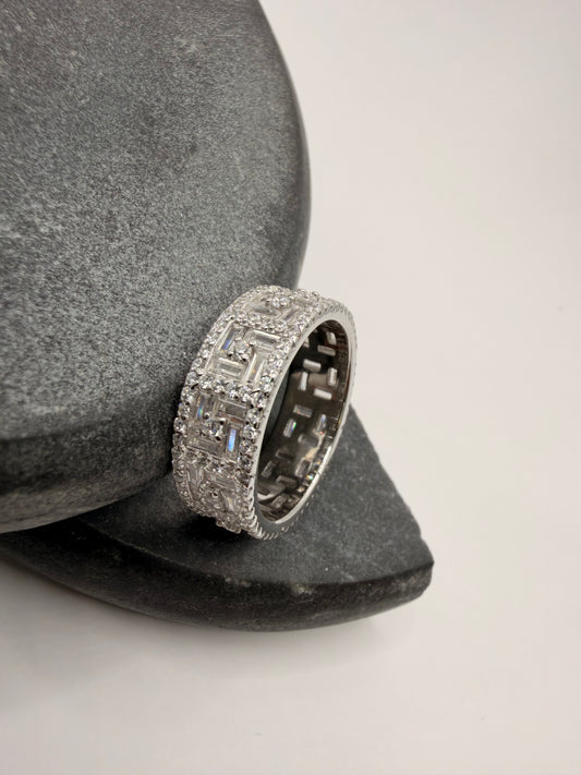 Schitterende 925 Zilveren Iced Ring – Maat 20 | Luxe & Sprankelend