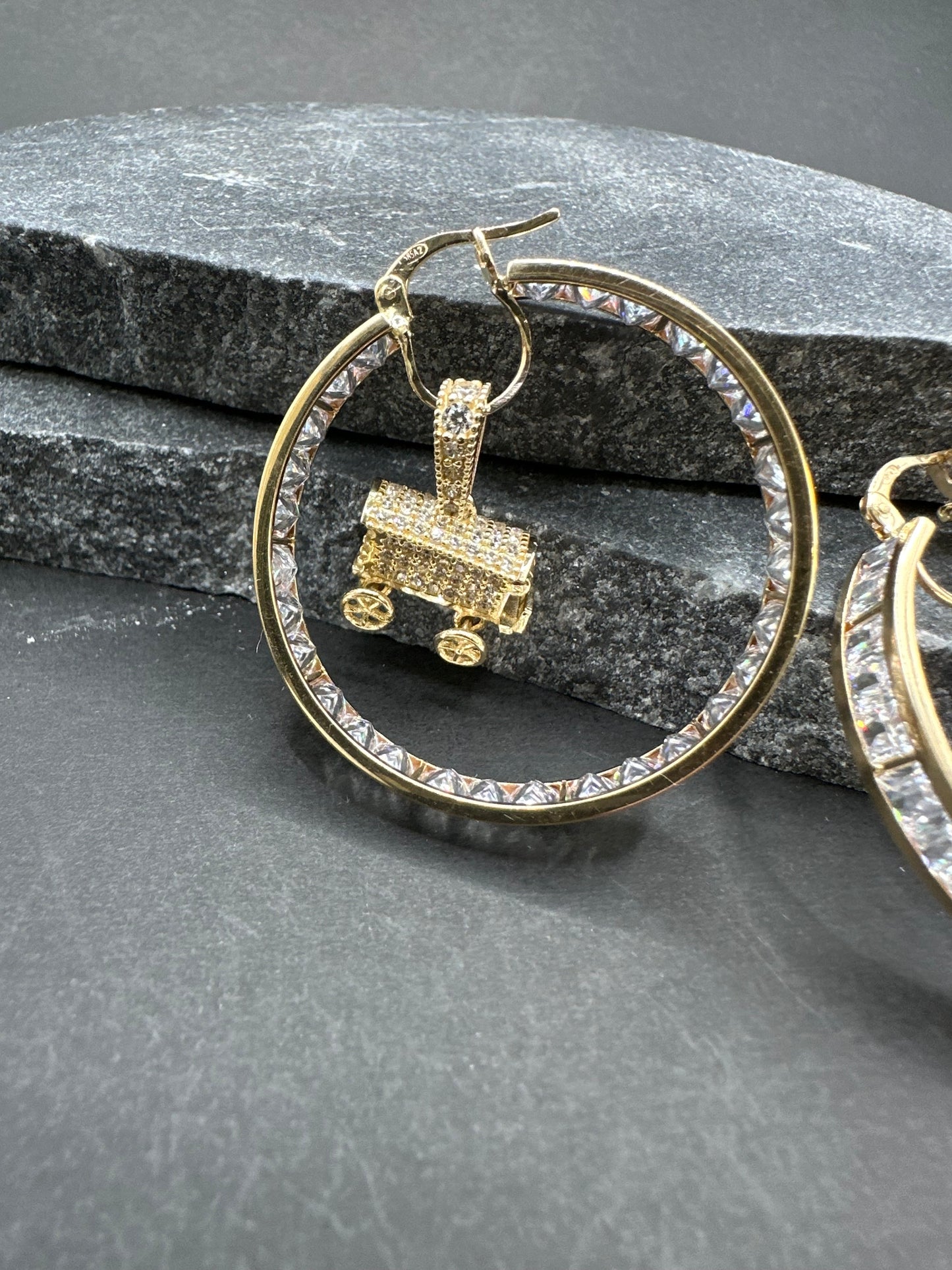 14K Gouden Woonwagen Oorbellen met Zirkonia – 34 mm