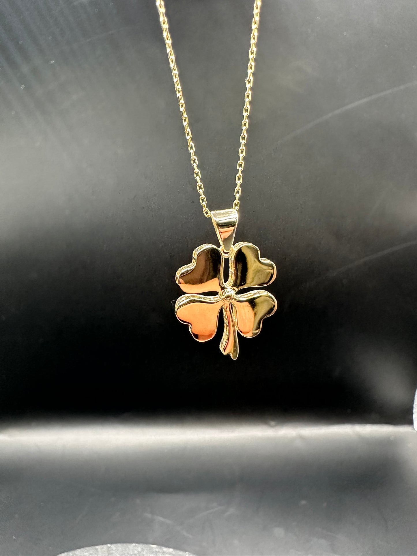 14K Gouden Ketting met Klavertje Vier Hanger – 42 cm