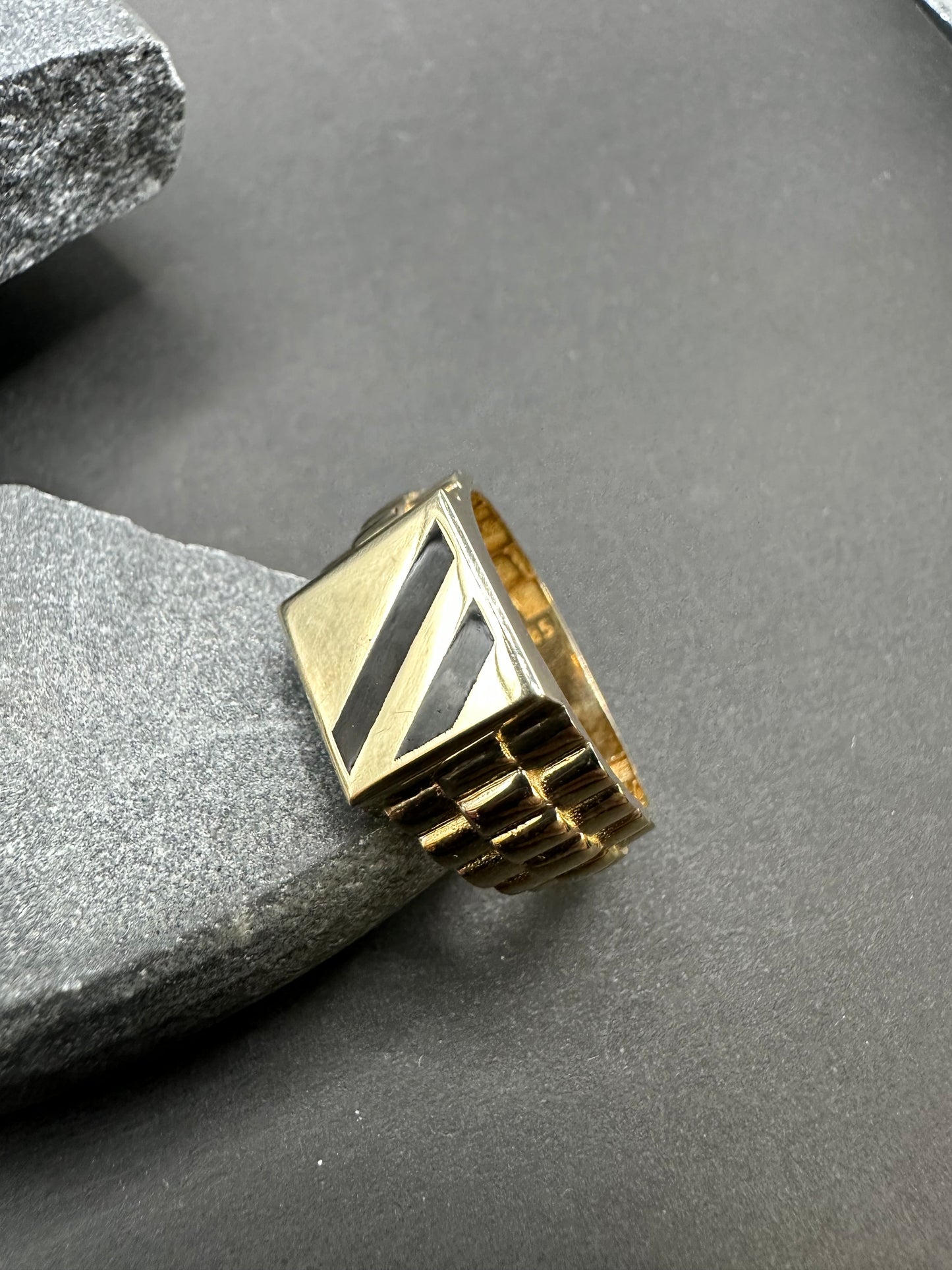14K Gouden Zegelring met Onyx Lagensteen – Maat 21