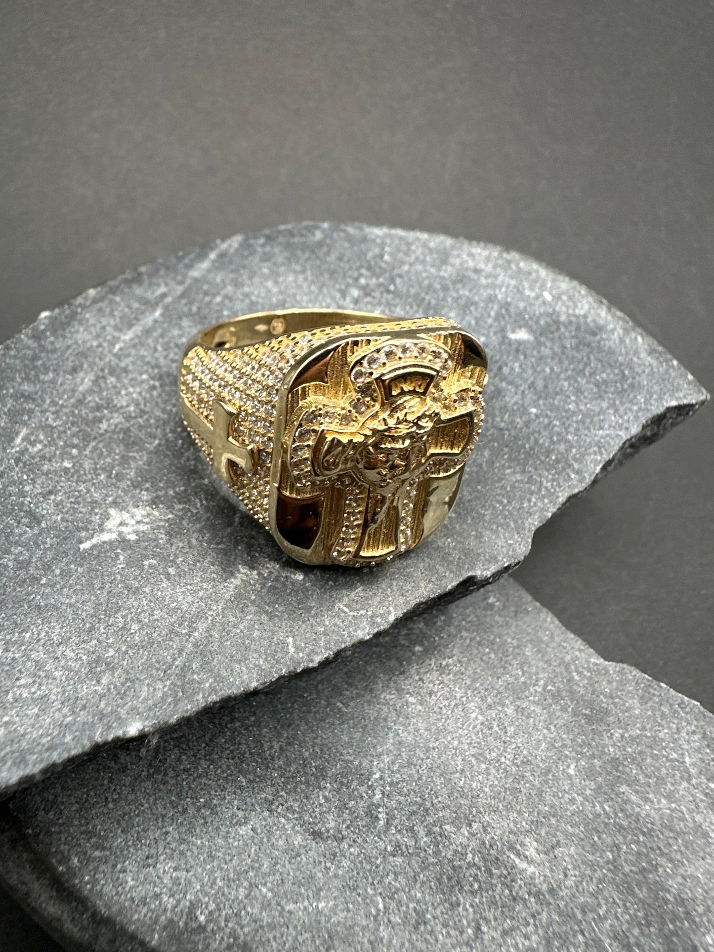 14K Gouden Ring met Jezus en Kruizen – Maat 20,5