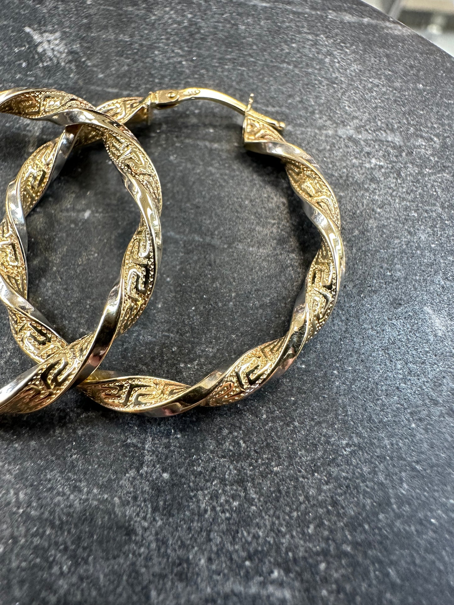 Prachtige 14K Gouden Wokkels Oorbellen – 32 mm Diameter | Elegant & Tijdloos
