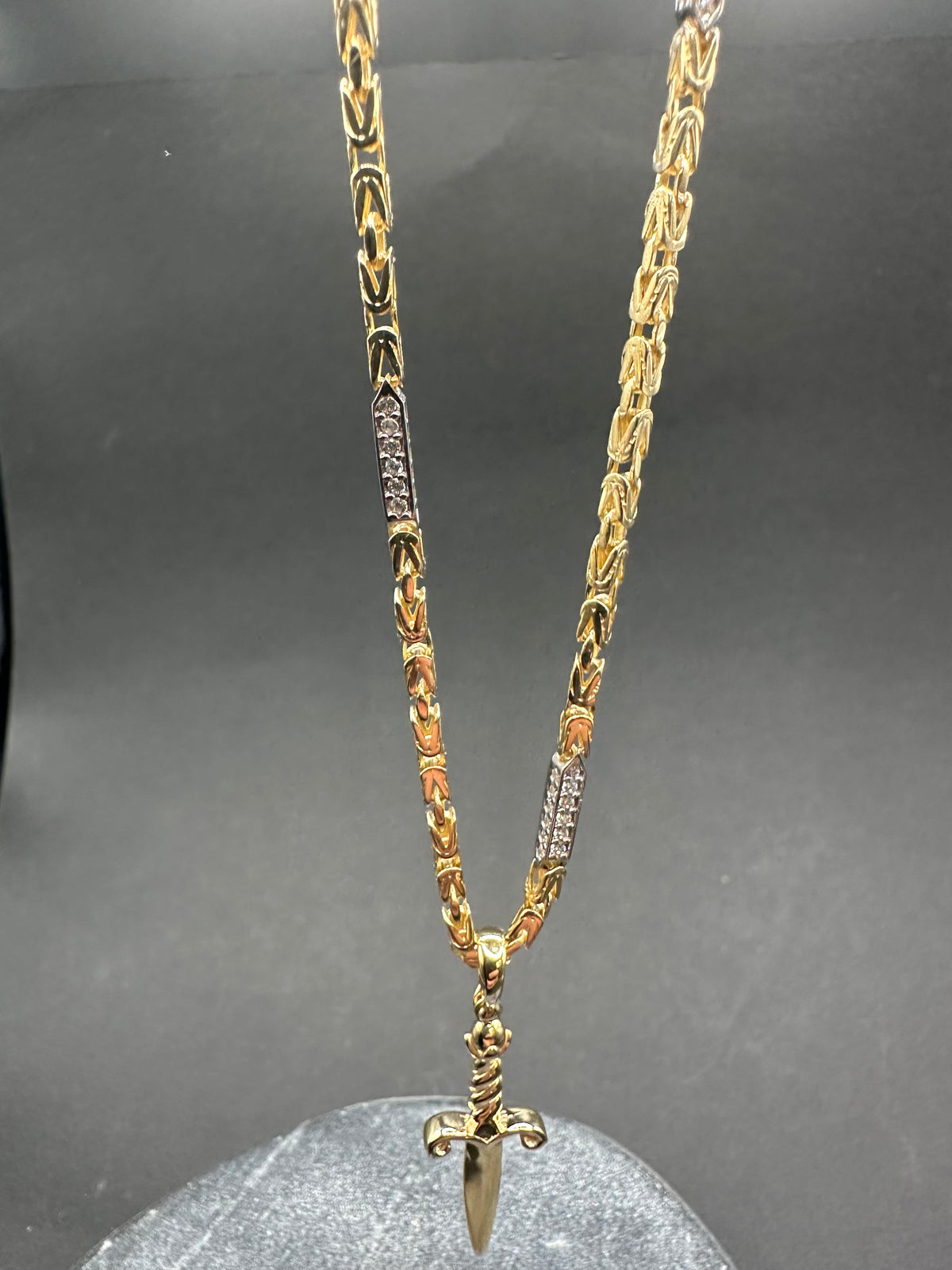 14K Gouden Koningsketting met Zirkonia & Zwaard Hanger – 56 cm