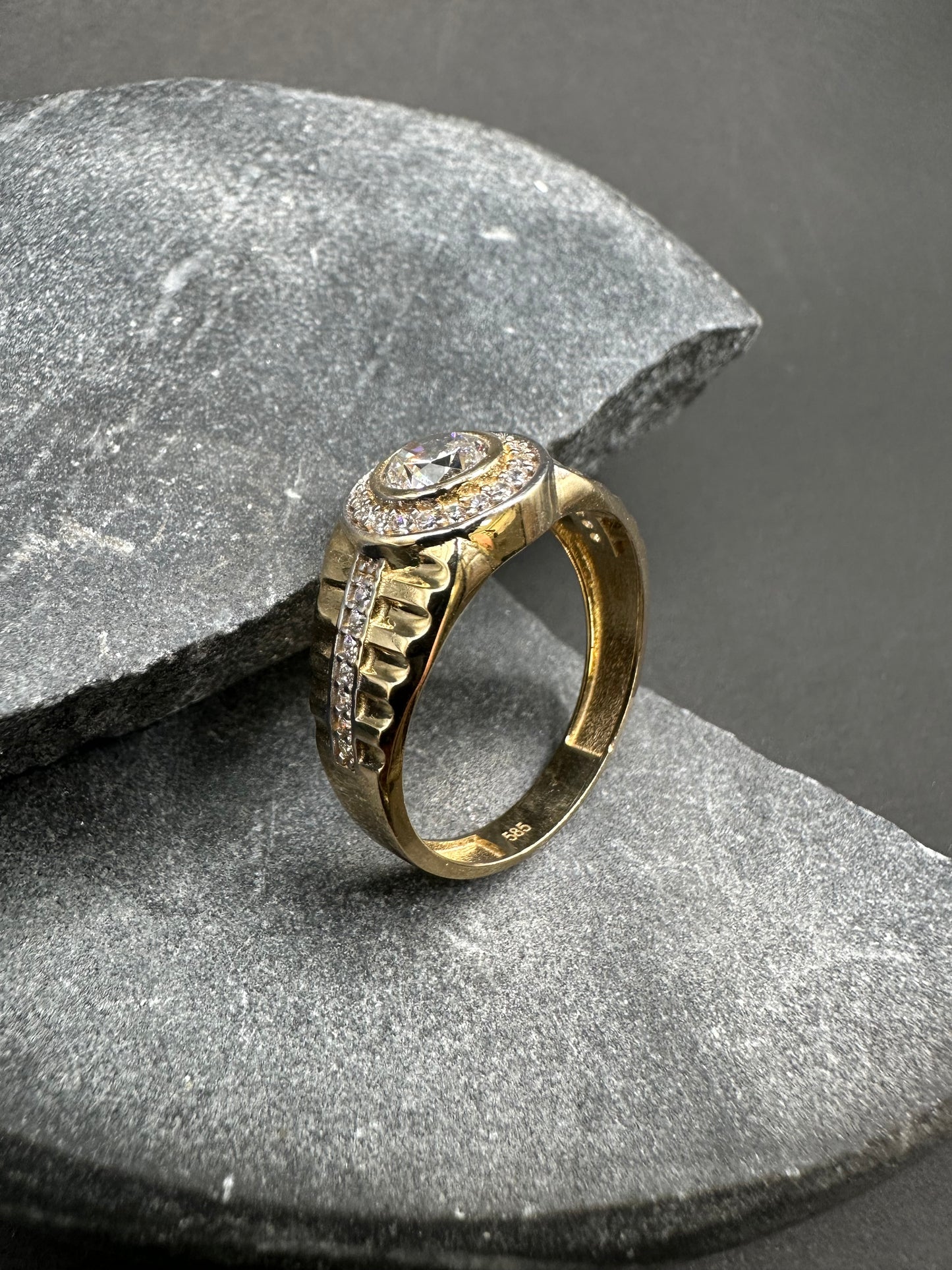 14K Gouden Ring met Ronde Zirkonia – Maat 20,5