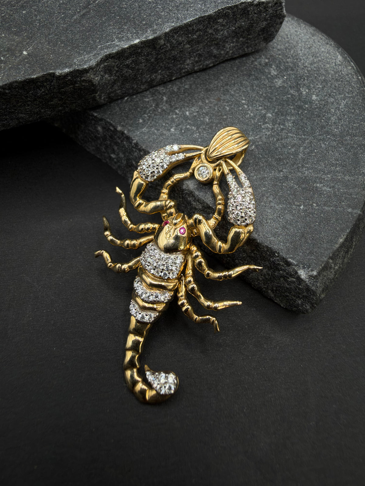14K Gouden Schorpioen Hanger met Zirkonia – 45 × 28 mm