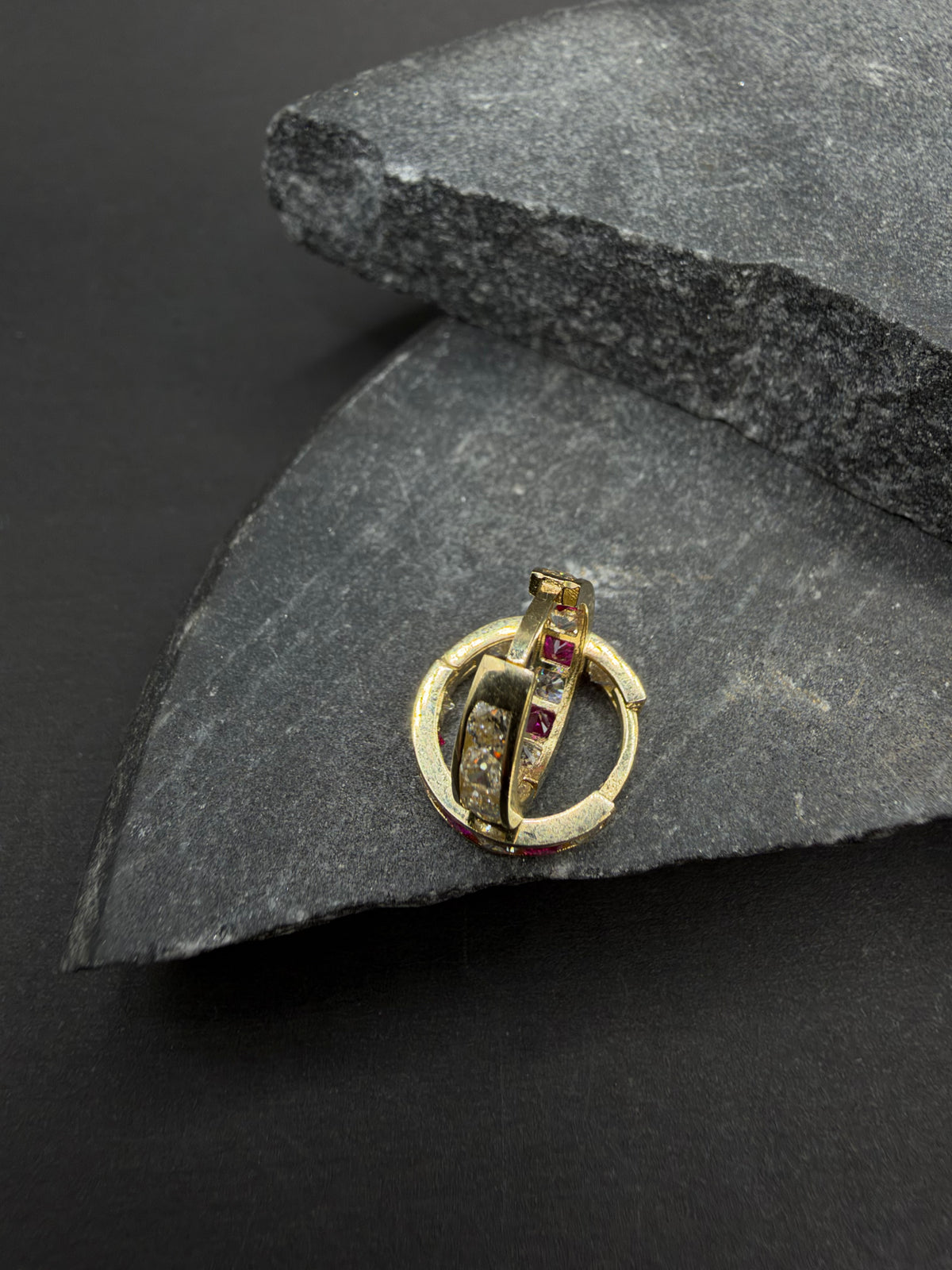 14K Gouden Oorbellen met Zirkonia en Edelsteen – Ø 12 mm – 2,6 mm Breed