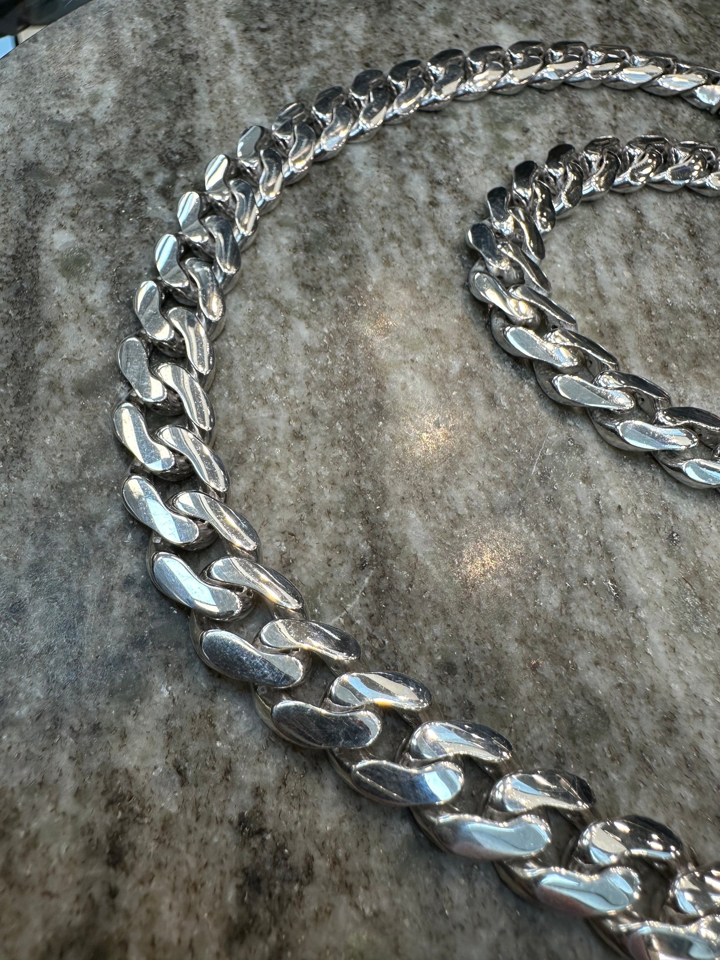Prachtige 925 Zilveren Cuban Link Ketting – 61 cm | 12 mm | Iced Blokslot