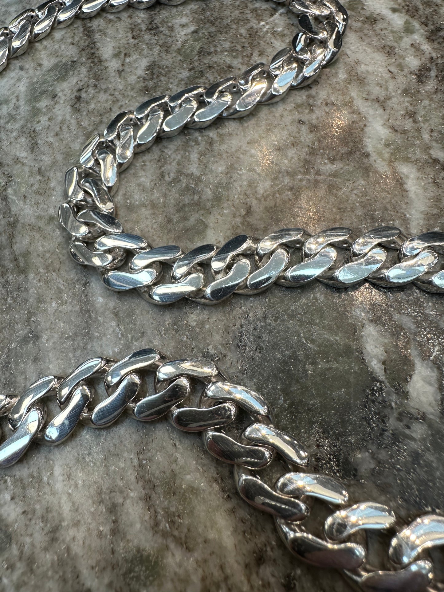Prachtige 925 Zilveren Cuban Link Ketting – 61 cm | 12 mm | Iced Blokslot