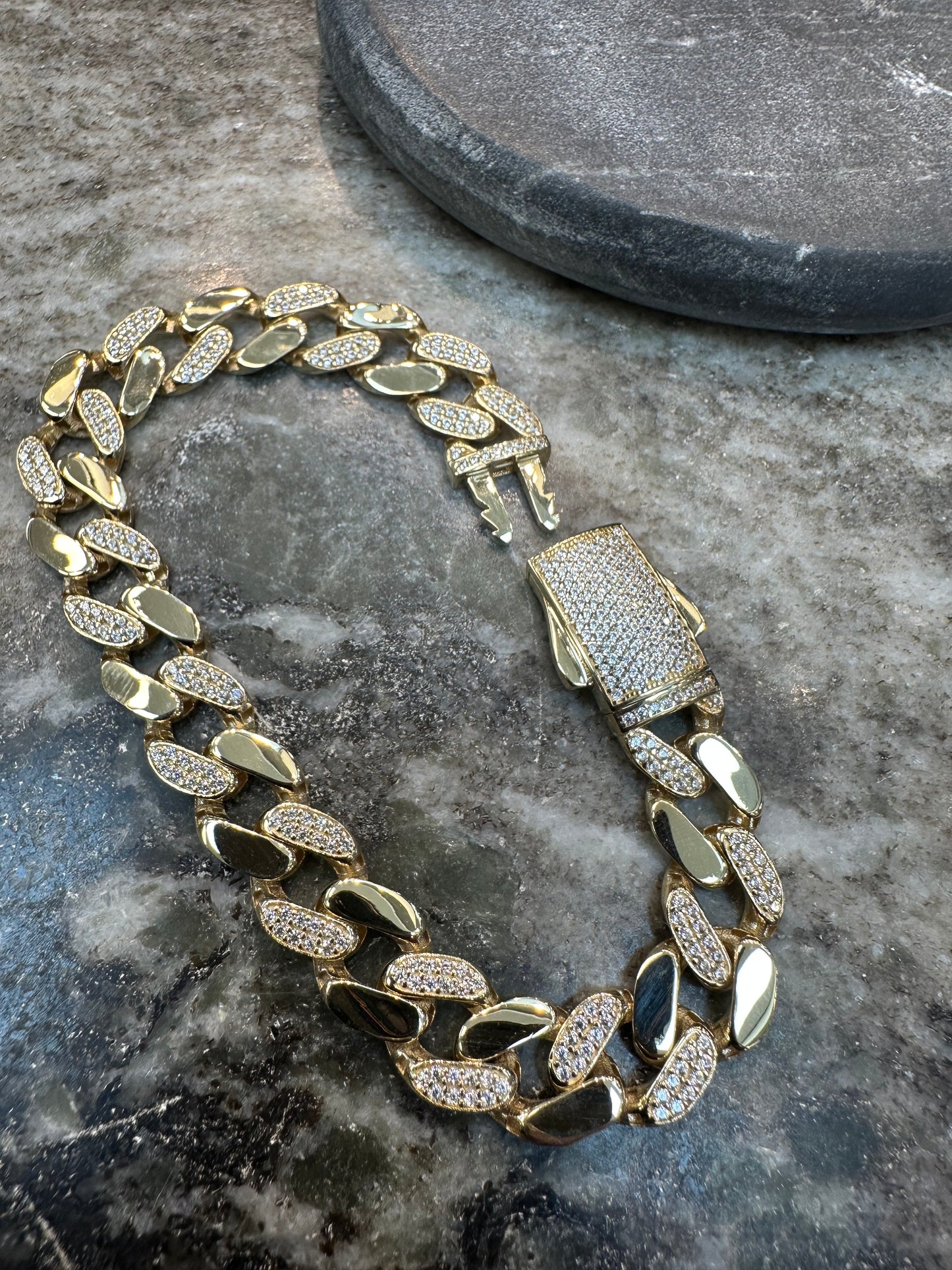 Prachtige 14K Gouden Iced Cuban Link Armband – 20,5 cm | 11 mm | Zirkonia