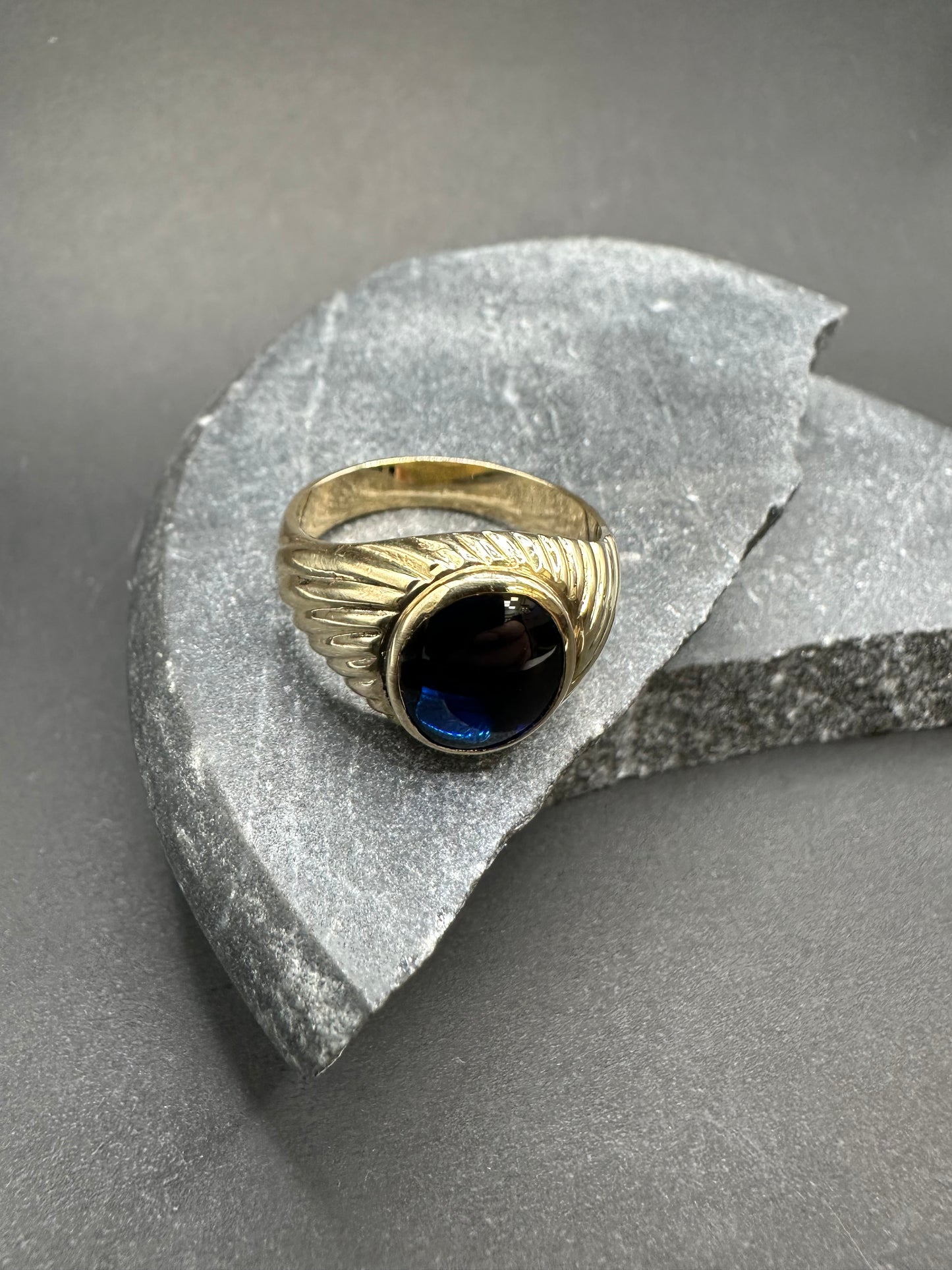 14K Gouden Ring met Blauwe Edelsteen – Maat 20,5