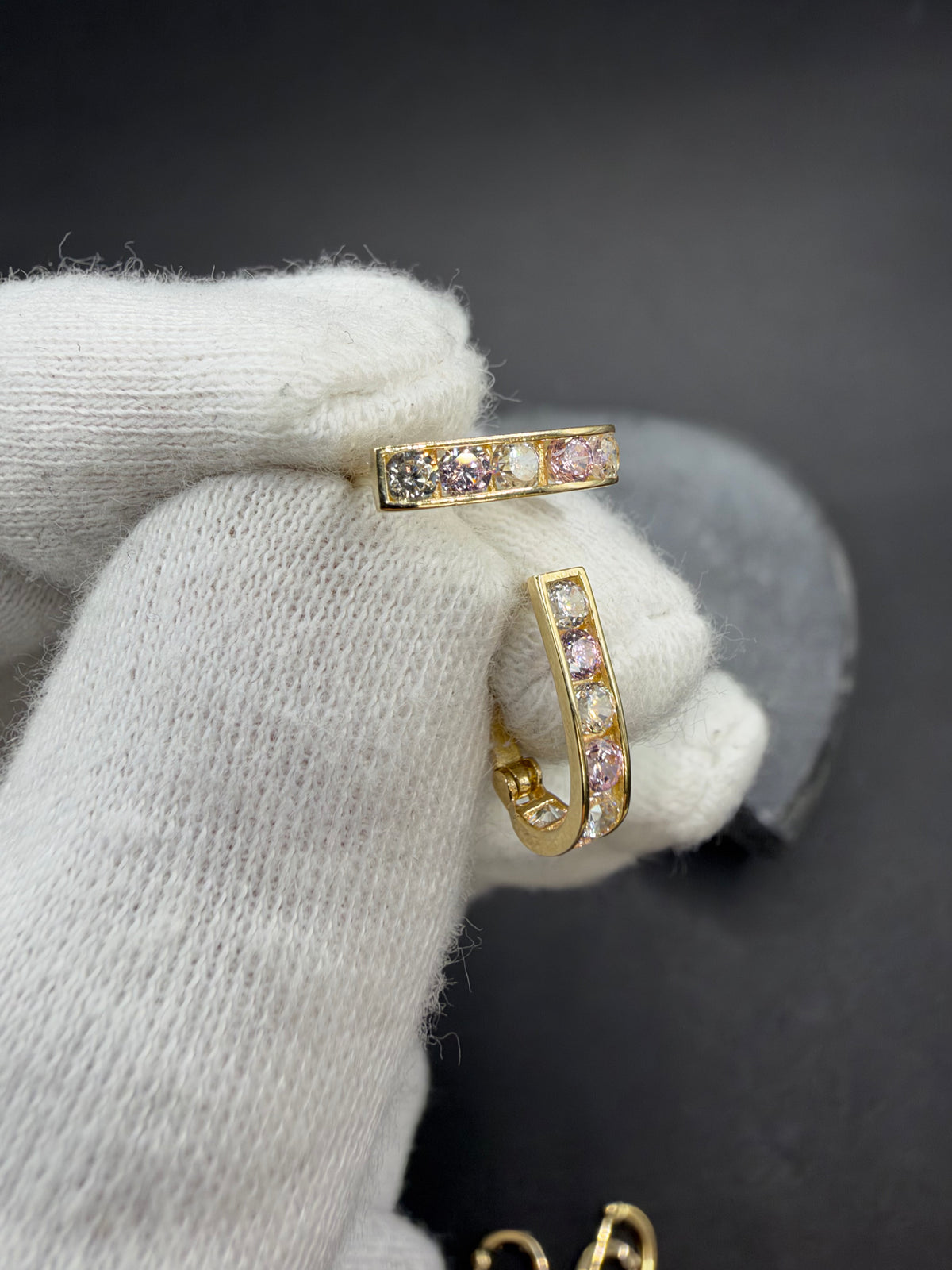 14K Gouden Ovale Oorbellen met Roze en Witte Zirkonia – 12 × 9 mm