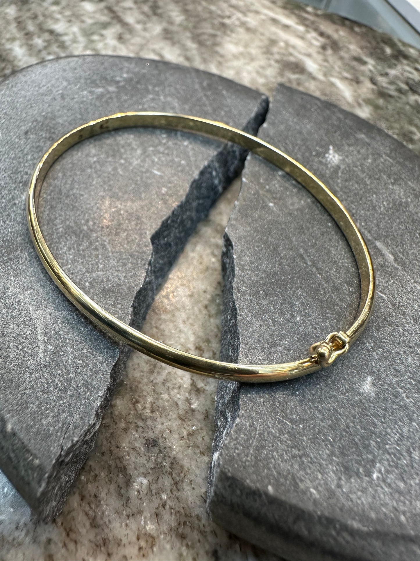 Subtiele 14K Gouden Gladde Slavenarmband – Elegant & Tijdloos| 58 mm