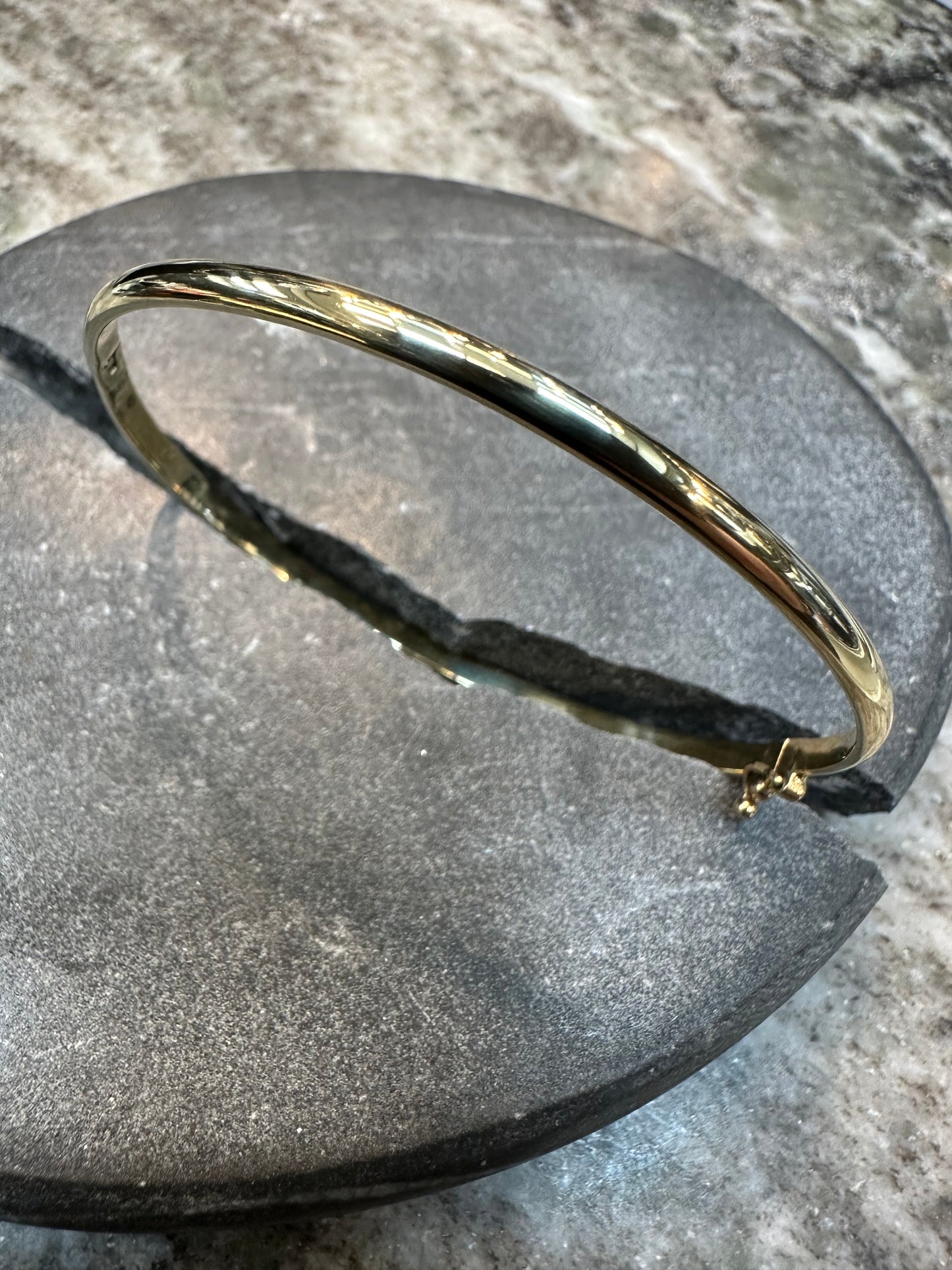 Subtiele 14K Gouden Gladde Slavenarmband – Elegant & Tijdloos| 58 mm