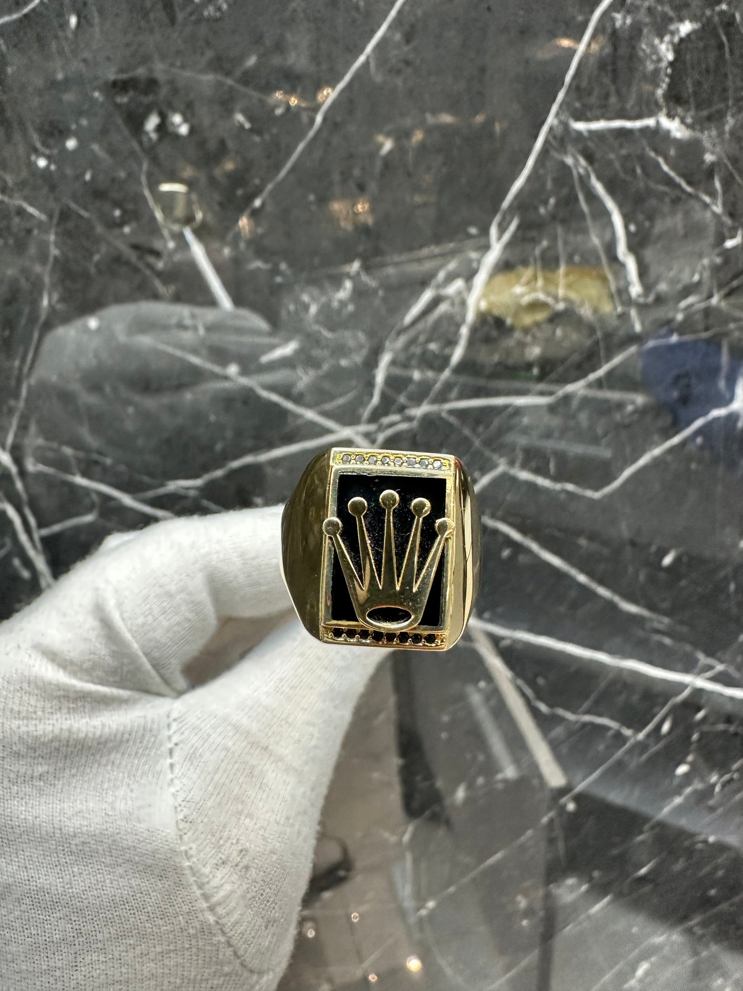 18K Gouden Kroon Ring met Gelaagde Onyx Steen