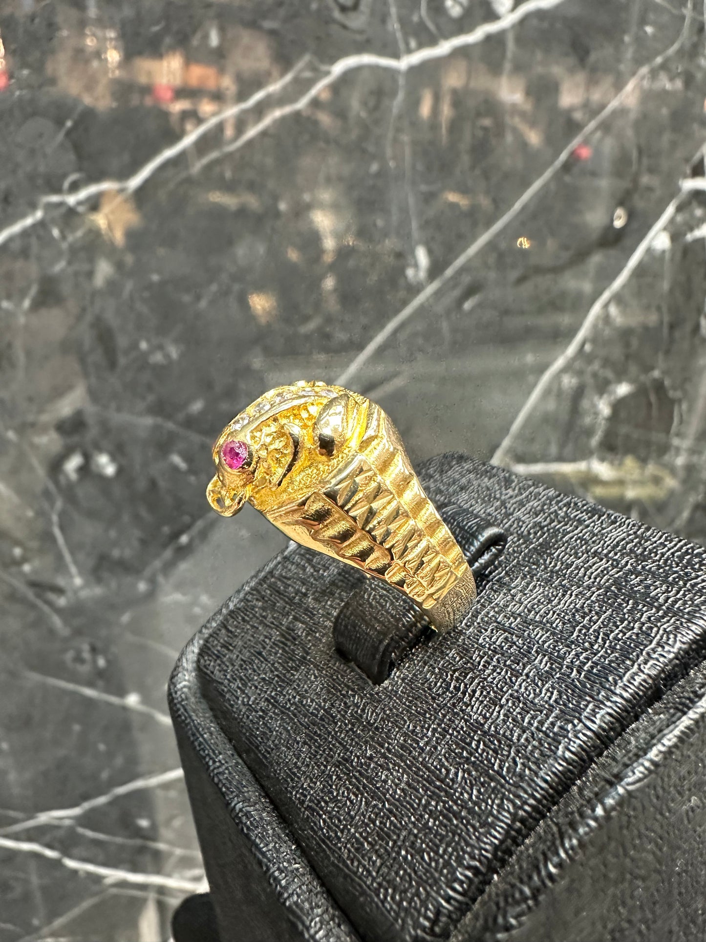 22K Gouden Kikker Ring met Robijn en Briljanten – Maat 21,5
