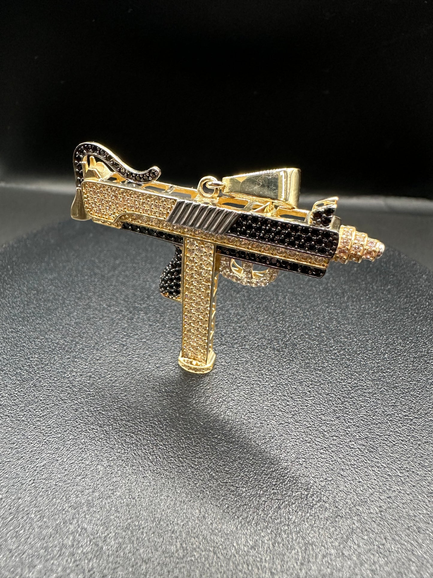 14K Gouden Uzi Hanger met Onyx Stenen – 53 mm