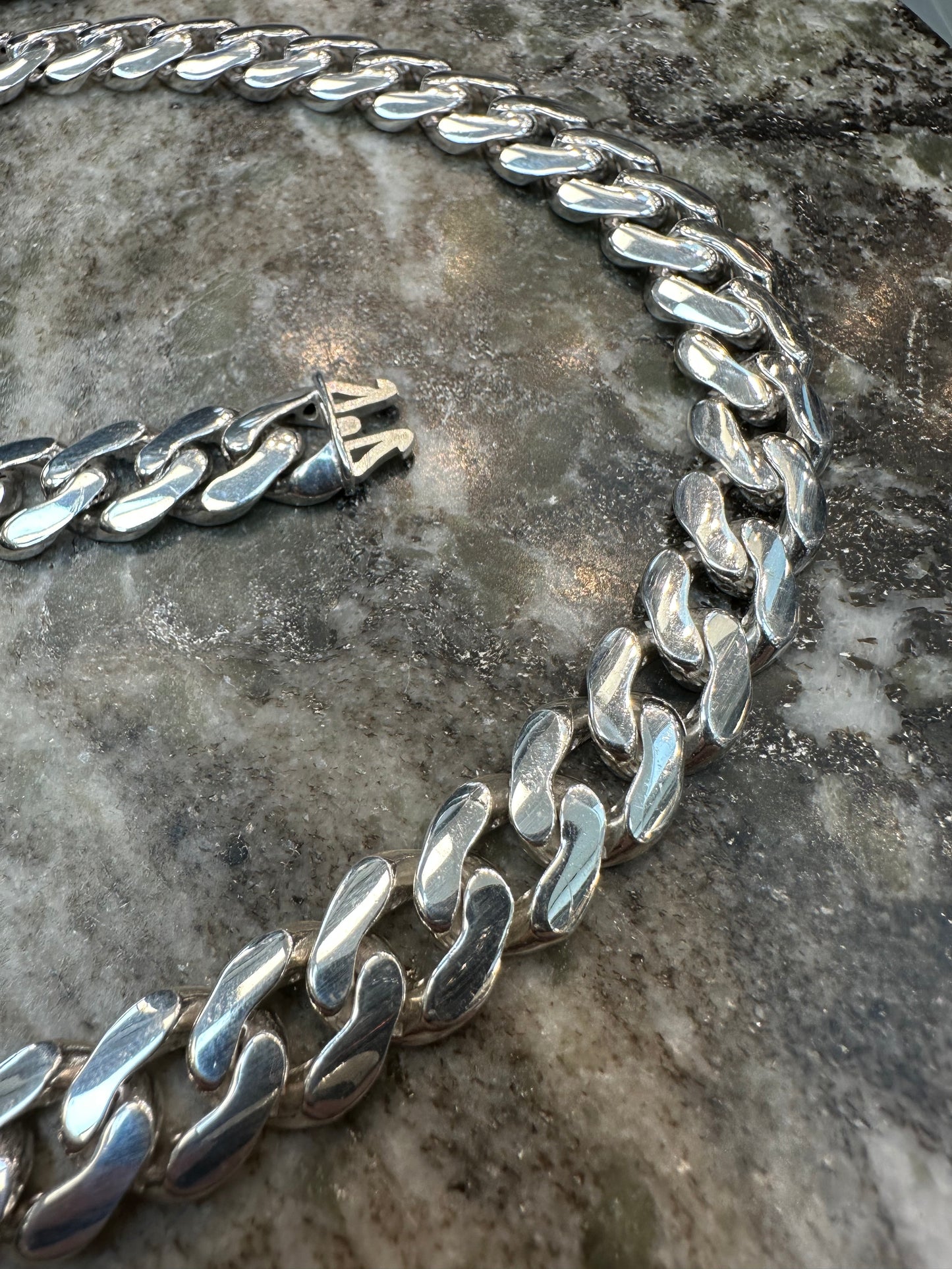 Prachtige 925 Zilveren Cuban Link Ketting – 61 cm | 12 mm | Iced Blokslot