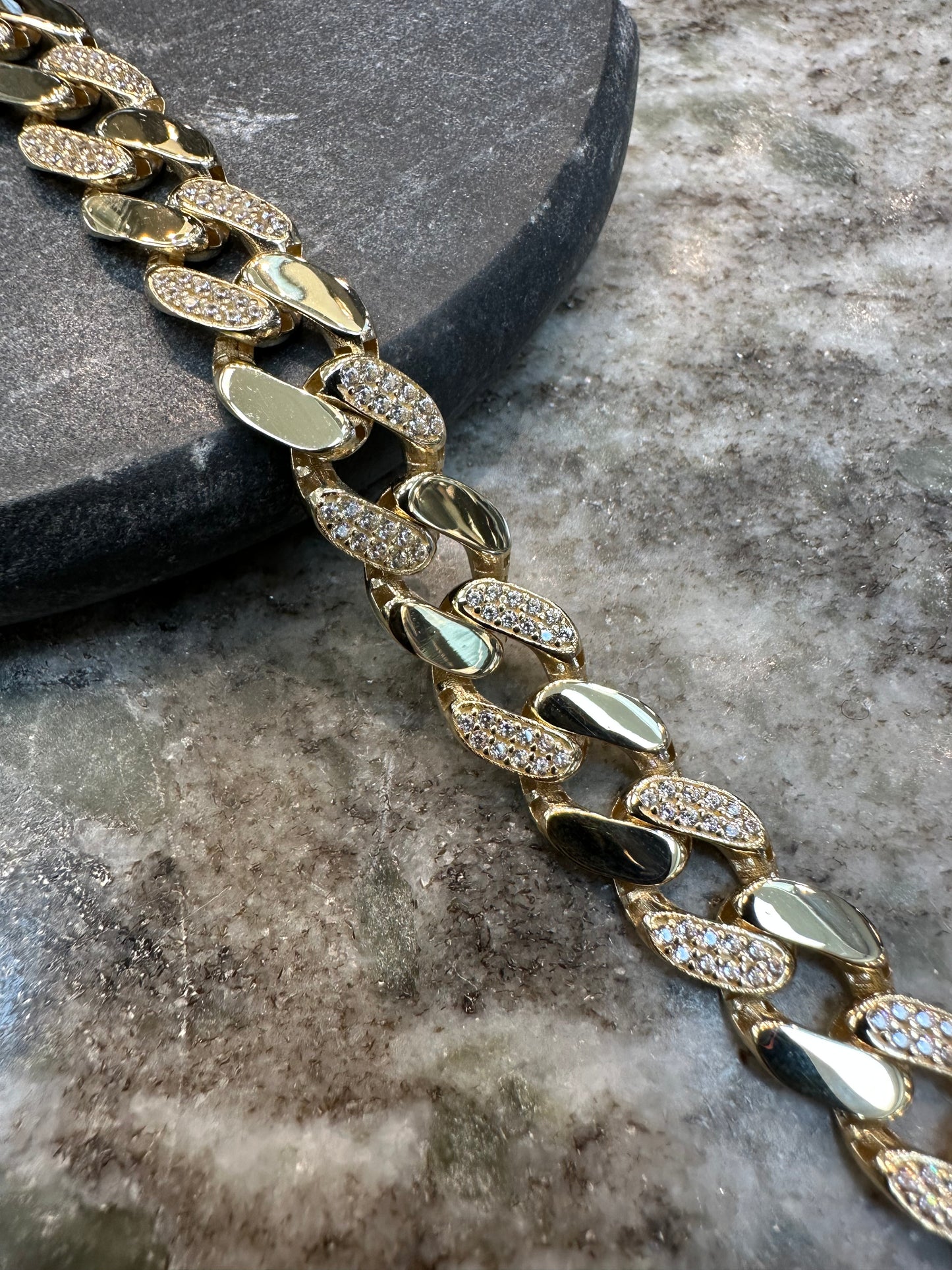 Prachtige 14K Gouden Iced Cuban Link Armband – 20,5 cm | 11 mm | Zirkonia