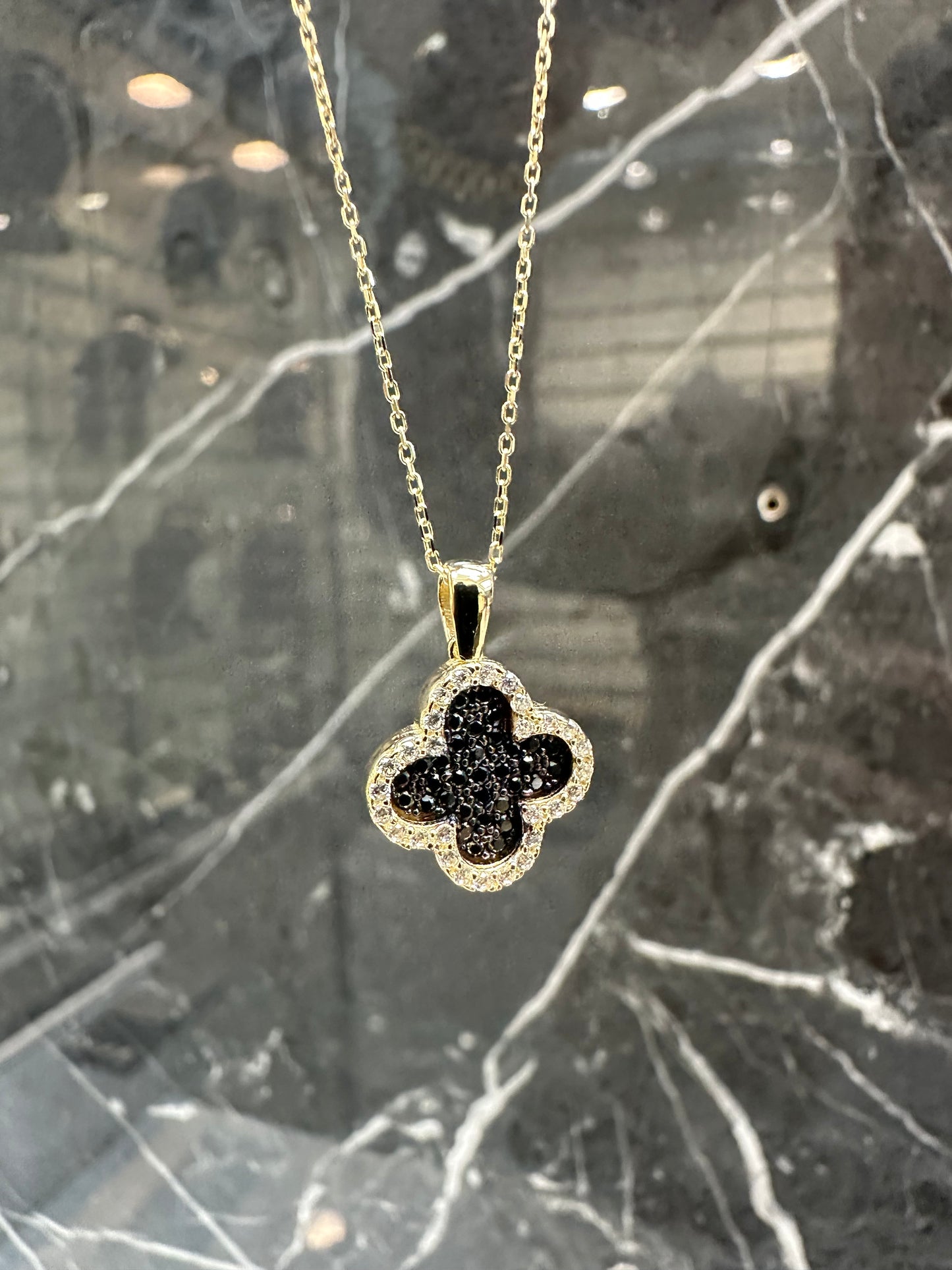 Prachtige 14k Gouden ketting met klaver hanger| 42 cm