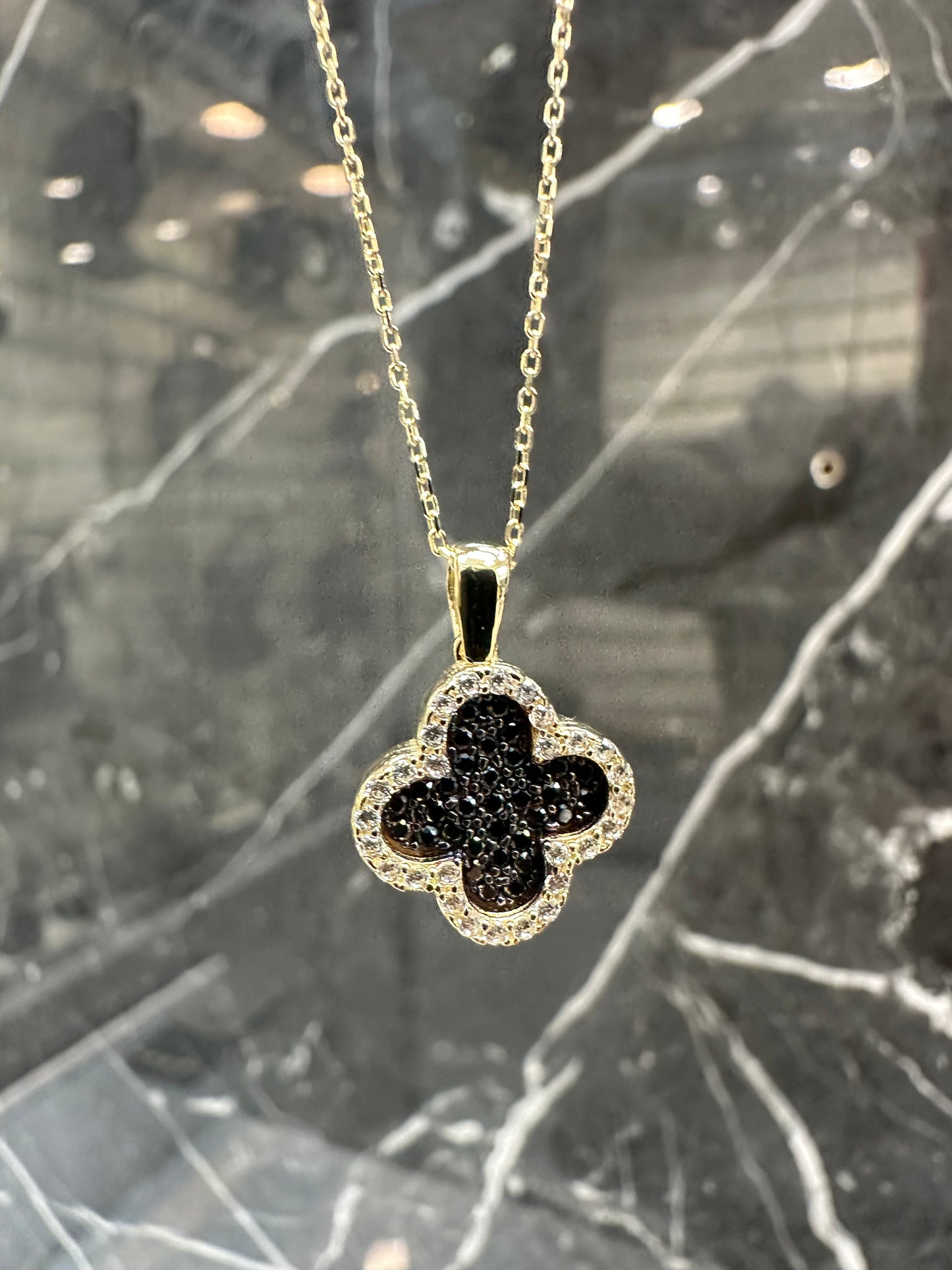 Prachtige 14k Gouden ketting met klaver hanger| 42 cm