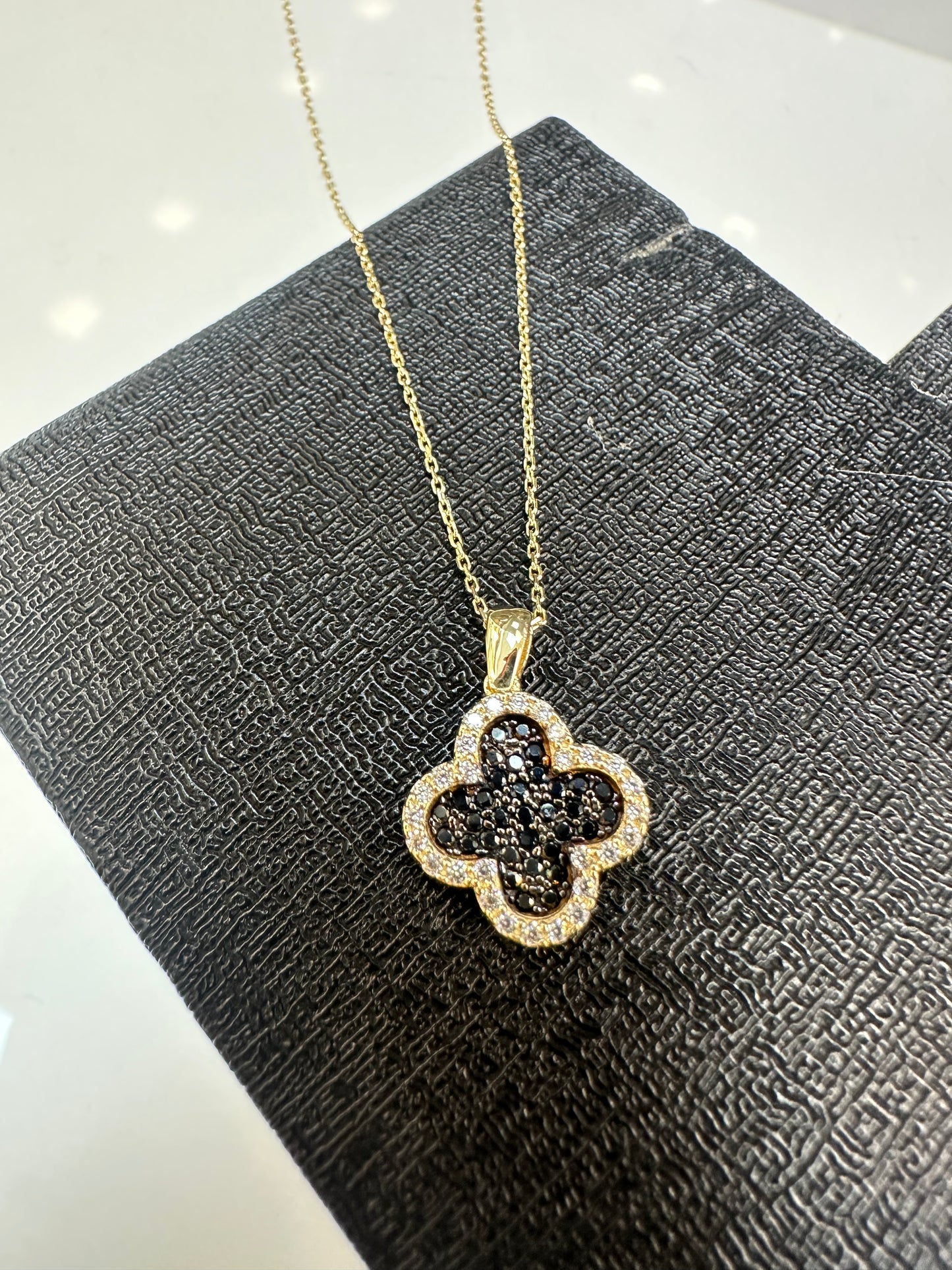 Prachtige 14k Gouden ketting met klaver hanger| 42 cm
